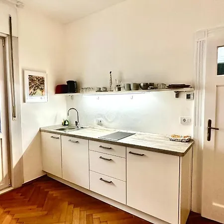 Townhouse Apartment *